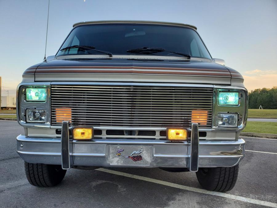  Chevrolet G20 Conversion Van  (CG21305) 1988 года  (фото 39 из 257)